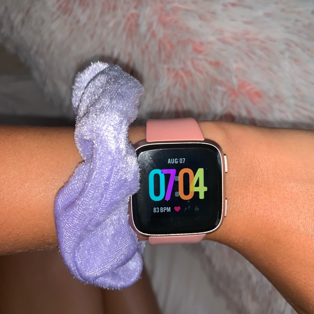 rose gold fitbit versa